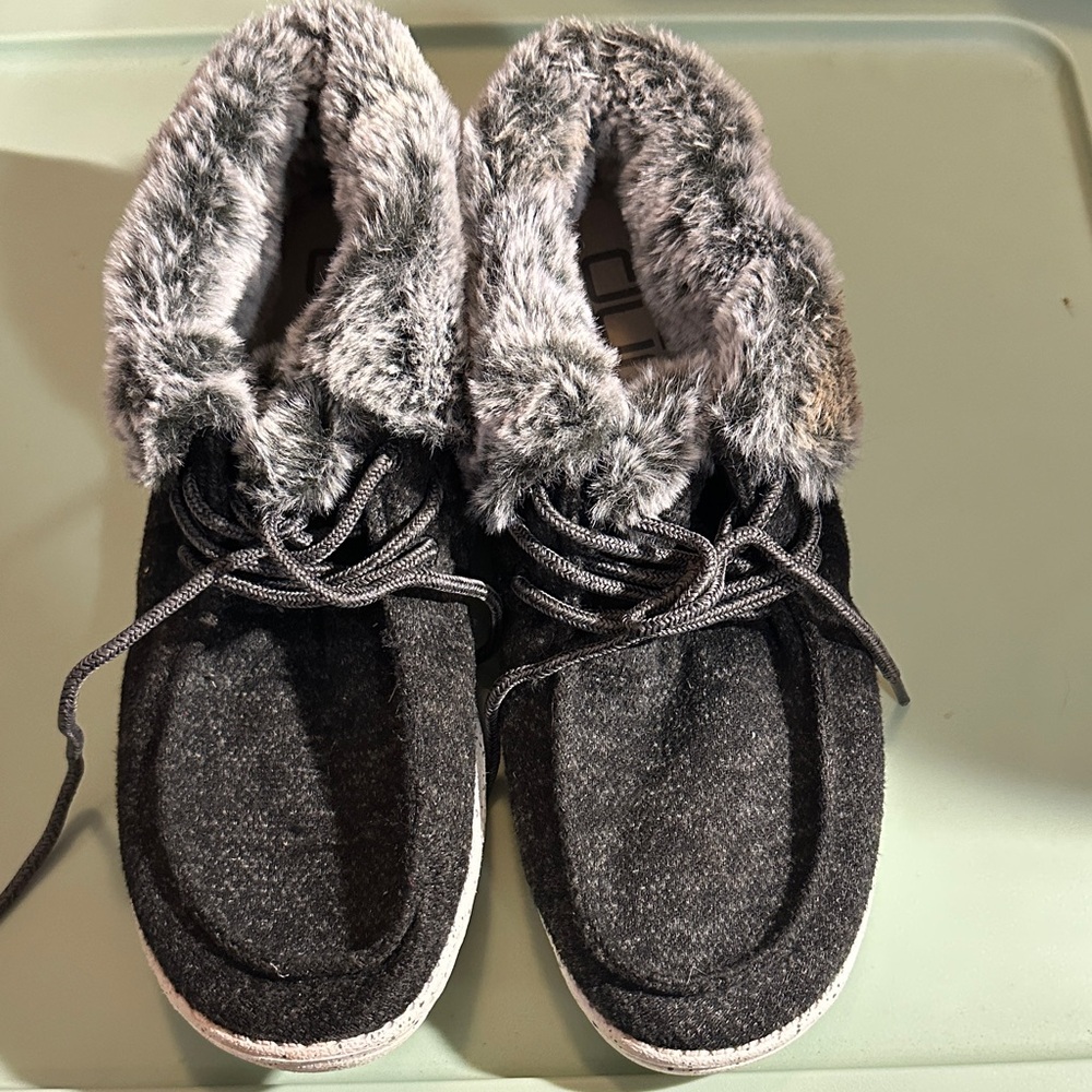 Cozy Women's Fur-Lined Hey Dude Shoes - Gray - Bin 15